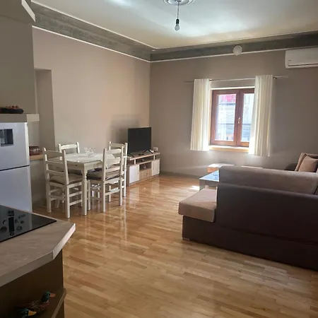 Luarasi Ferienhaus *