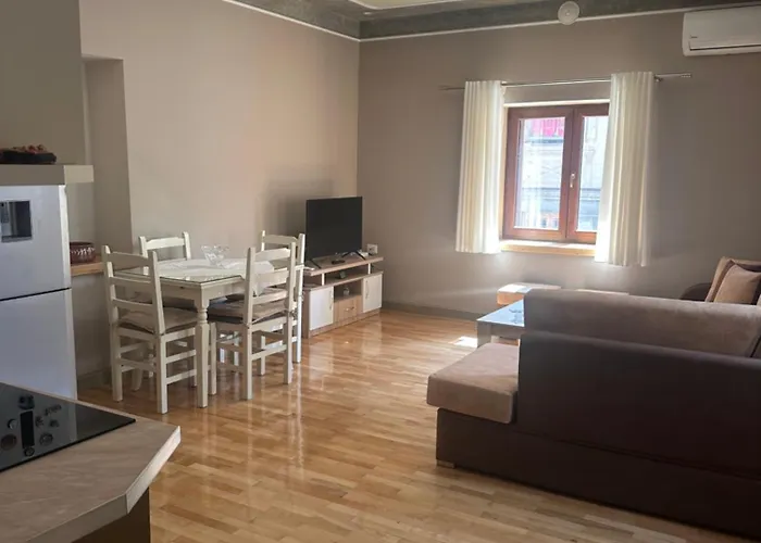 Luarasi Ferienhaus *